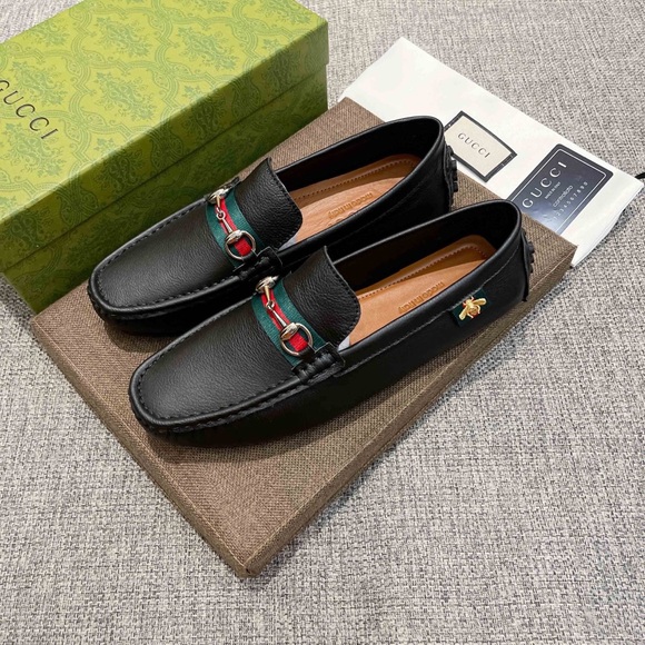 Gucci Black Leather Flats with Green and Red Stripes - Picture 2 of 5